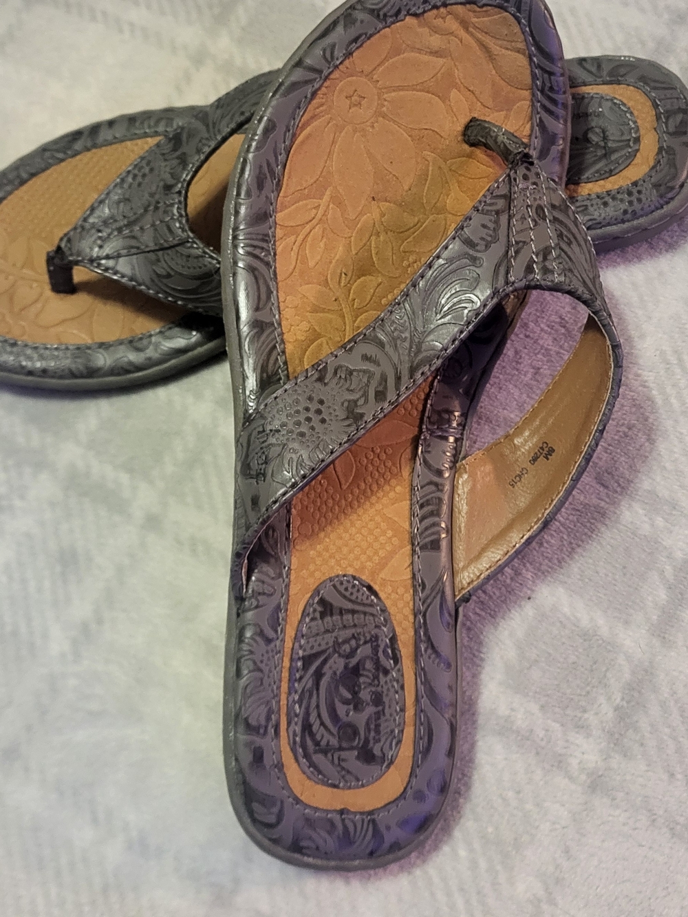 Women's BOC Gray Embossed Thong Sandals - Comfortable Casual Flip Flops 8M - Picture 8 of 10